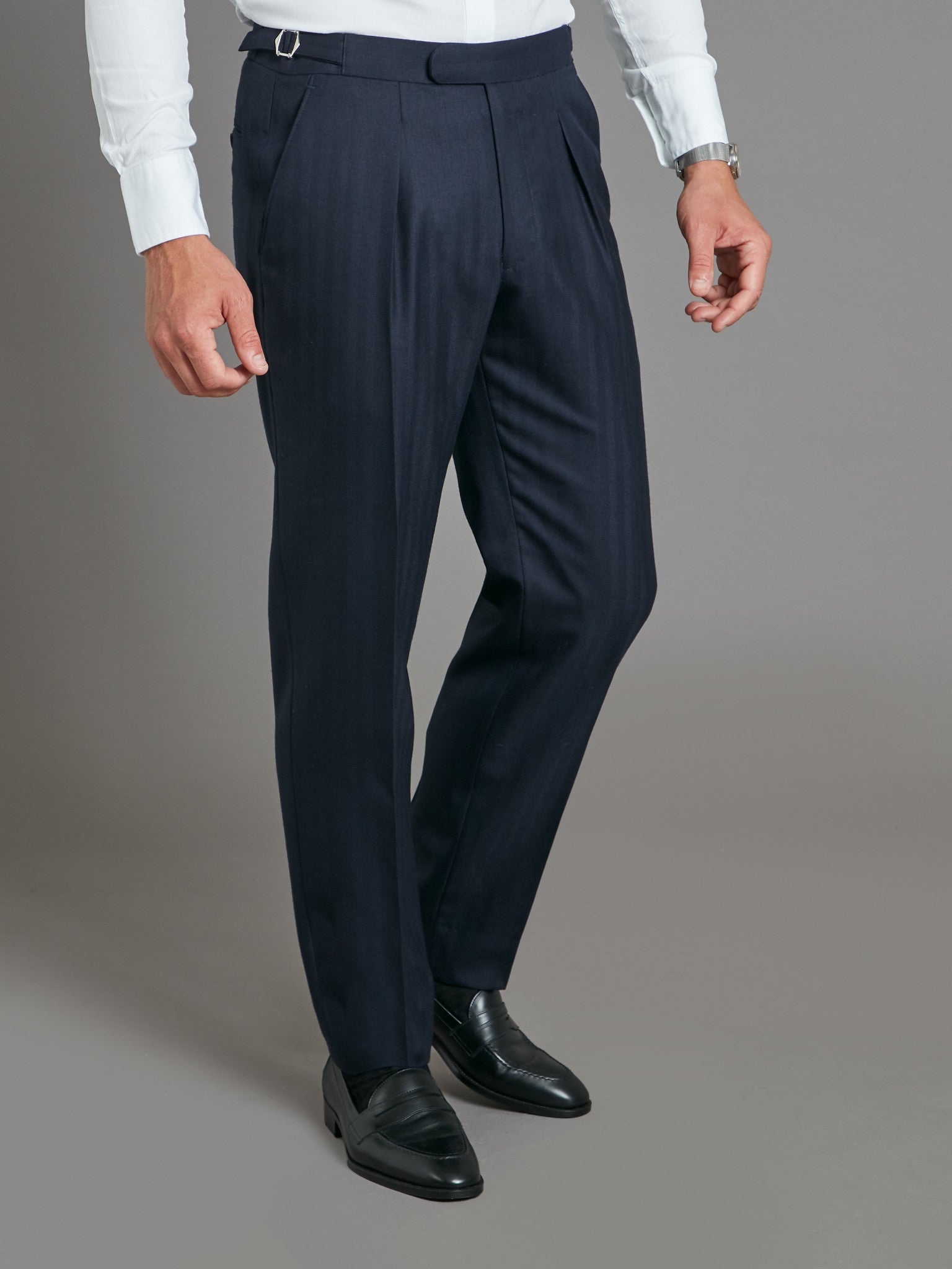 http://www.oliverbrown.org.uk/cdn/shop/products/pleated-suit-trousers-navy-herringbone_b4ac1732-b2f5-47af-9edb-7873731ffe68.jpg?v=1701641532